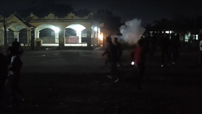 Tension erupts in Manipur as IDPs clash with police over Sangai Festival