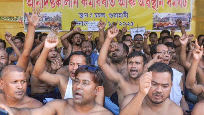 108 Mrityunjoy workers continue 20-day protest, demand job security and fair wages