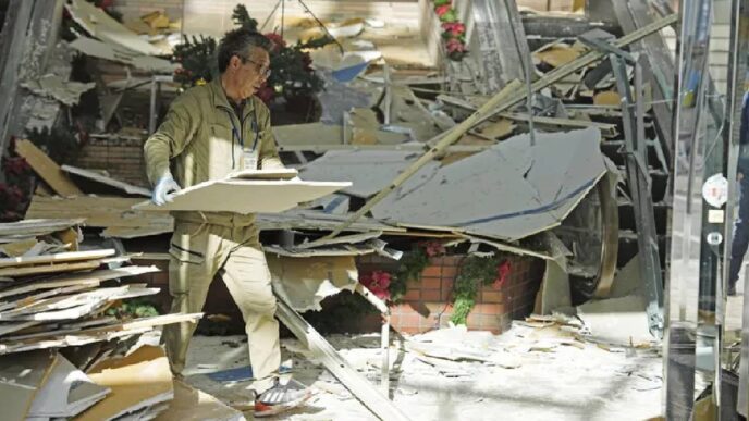 Powerful 7.5 quake hits northern Japan, 23 injured as small tsunami reaches coast